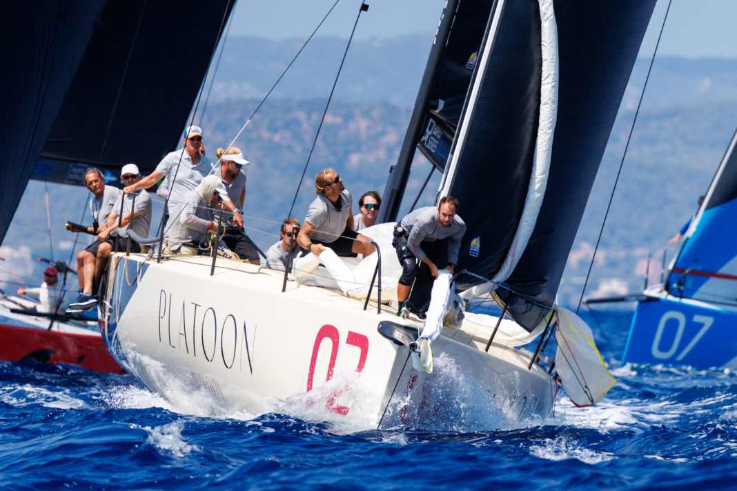 Il "Platoon Aviation" di Harm Müller-Spreer porta il numero di prua 2...