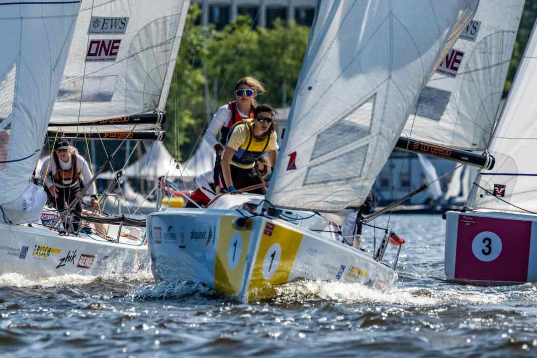 Les femmes assurent l'action de la régate lors de la Helga Cup.