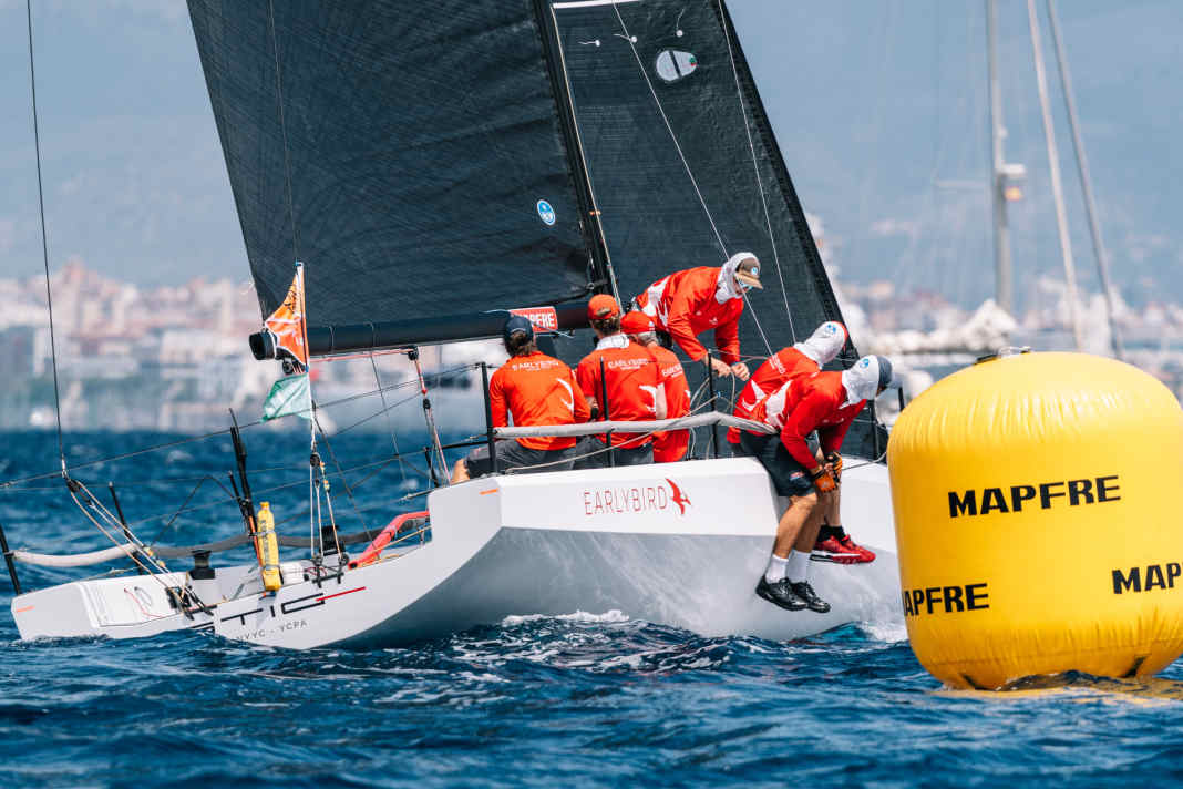 Henrik Brandis won the first race with the Cape 31 "Early Bird".