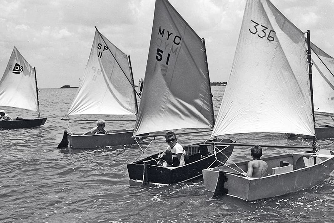 Optis d'origine à Clearwater. Encore avec le bas de la voile ouvert, mais déjà avec des numéros de voile