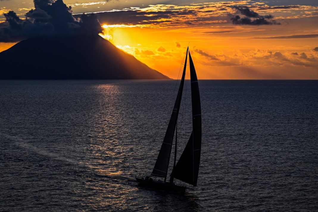 La Rolex Middle Sea Race offre uno scenario vulcanico spettacolare.