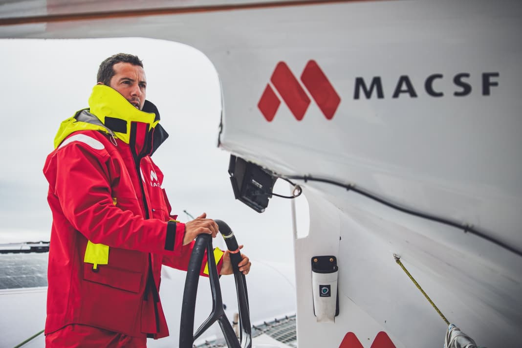 Au volant de la géante Ultim "Macsf", qui a également servi à Thomas Coville.