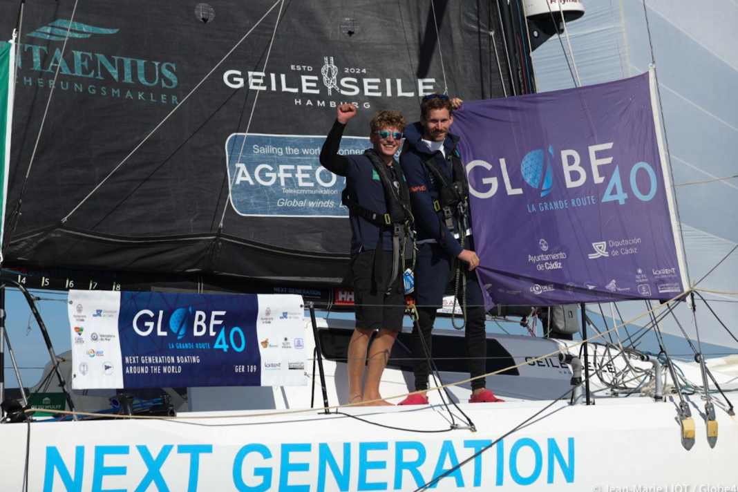 Strahlende Gesichter beim Zieleinlauf in Lorient: Melwin Fink und Lennart Burke
