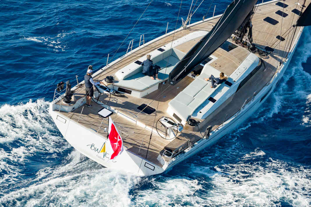 Il nuovo Grand Soleil 80 LC. Chiara firma del designer Matteo Polli: la grande larghezza, soprattutto nella parte posteriore.