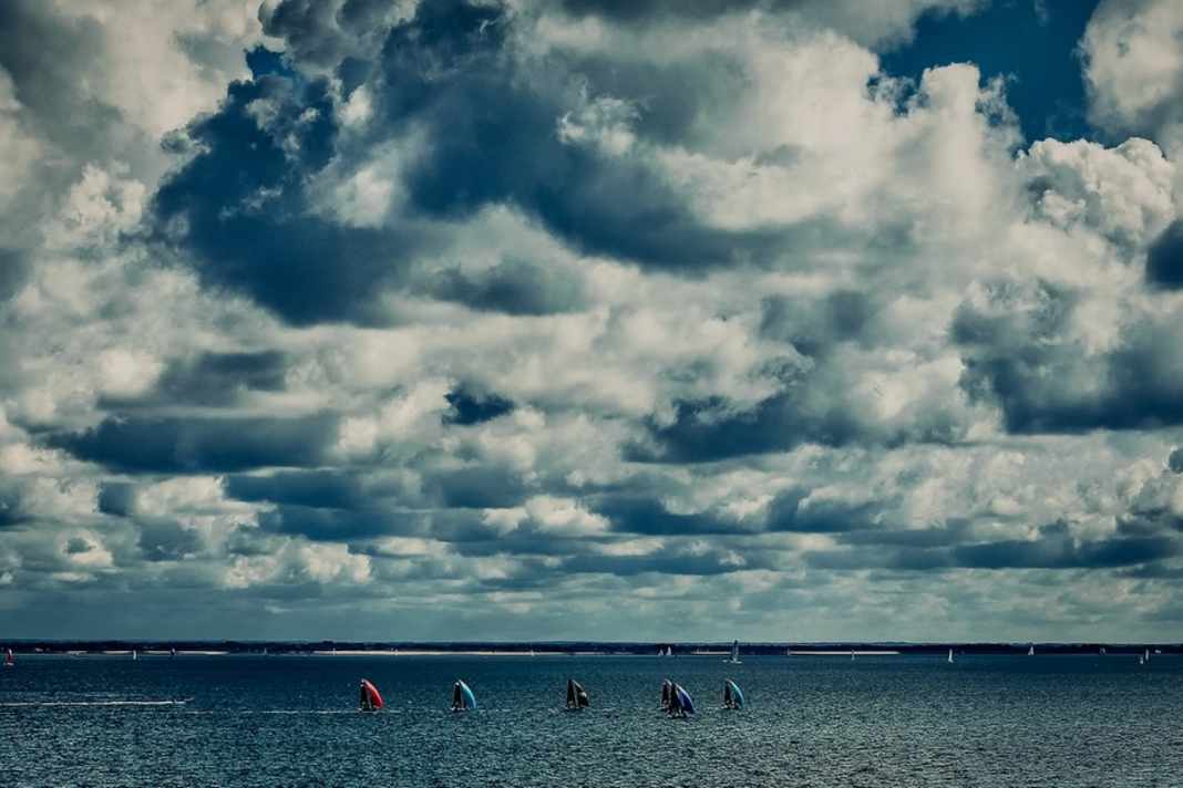 Magnifique photo panoramique de la baie de Quiberon prise par les artistes photographes de Sailing Energy.