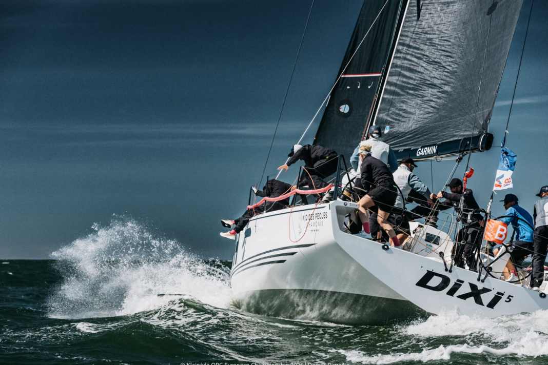 Una scena emozionante con i nuovi campioni europei ORC-AB della “Dixi 5”.