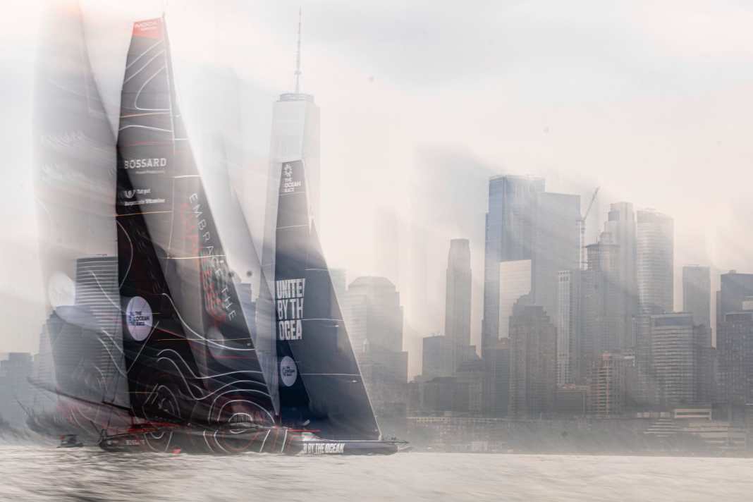 Splendide immagini artistiche della partenza della flotta da New York per l’Ocean Race Atlantic. Vincent Curutchet ha scattato queste foto in condizioni di tempo grigio e piovoso.
