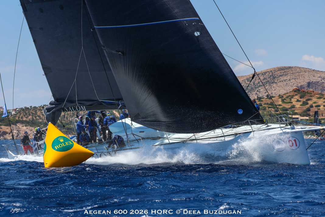 Die „Shockwave³“ umrundet beim Start am Sonntag die Rolex-Marke.