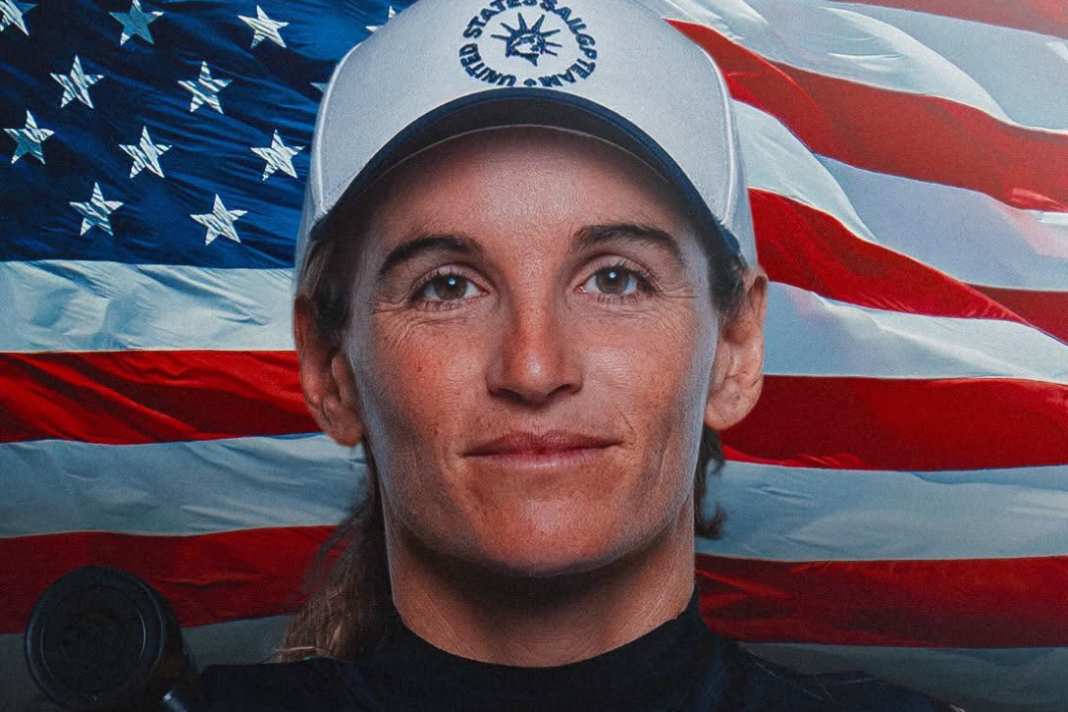 Martine Grael in neuem Team-Outfit als Ersatzsteuerfrau für das US-Team.