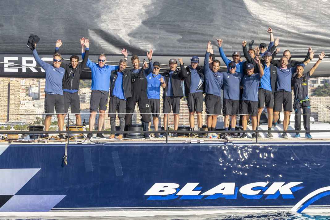 L'equipaggio del "Black Jack 100", guidato dall'armatore olandese Remon Vos, ha navigato più velocemente da Palermo a Montecarlo e ...