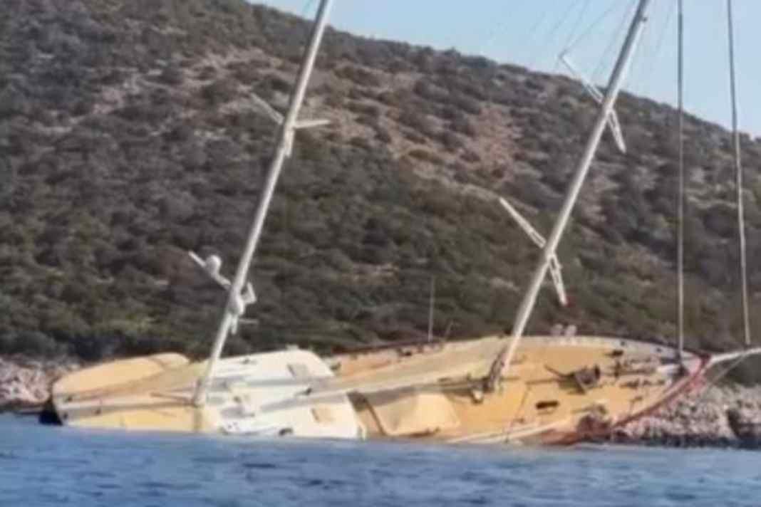 Nella pagina: "Zelda" si è incagliata al largo dell'isola di Karaada.