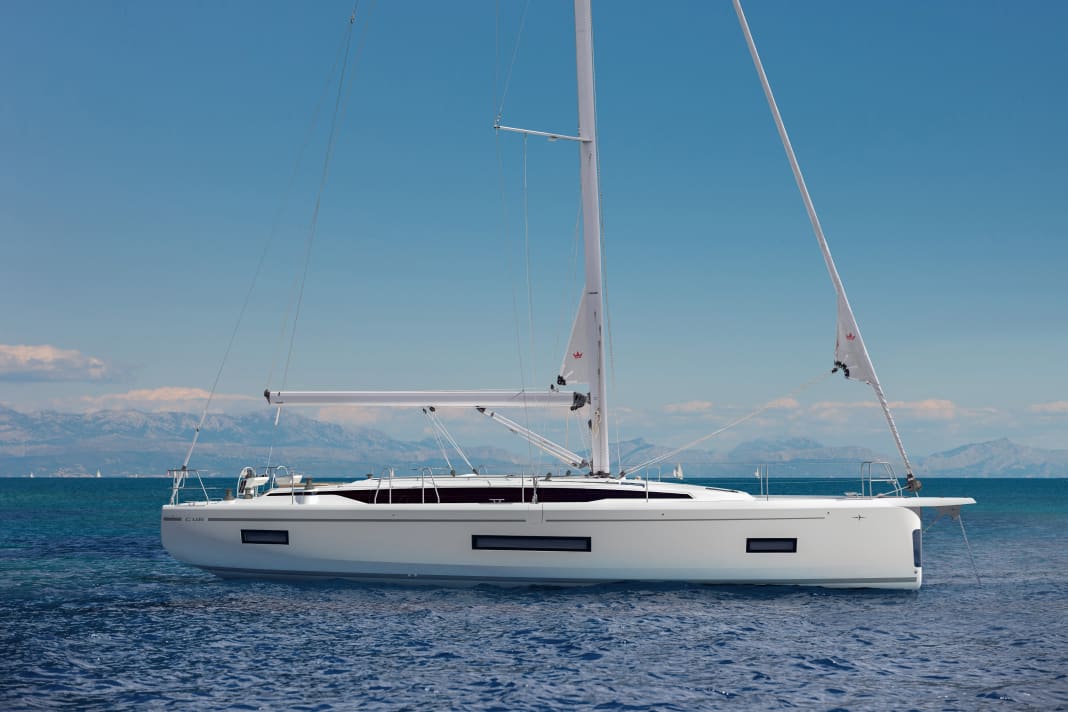 A clear commitment. The hull of the new C46 is designed to maximise volume. The large hull windows are striking