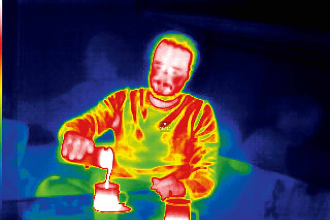 Heiße Getränke im Wärmebild: Infrarottechnik zeigt Temperatur-Unterschiede auf einen Blick