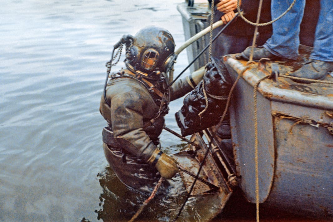 Vor 1959: Taucher zogen Seile durch sechs gespülte Tunnel