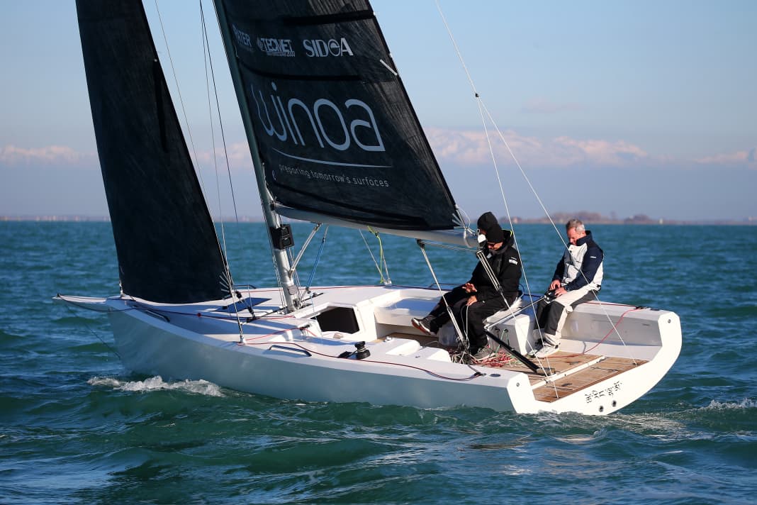 Clear structures. Despite the hull length of almost ten metres, the C 32 comes without a cabin superstructure.