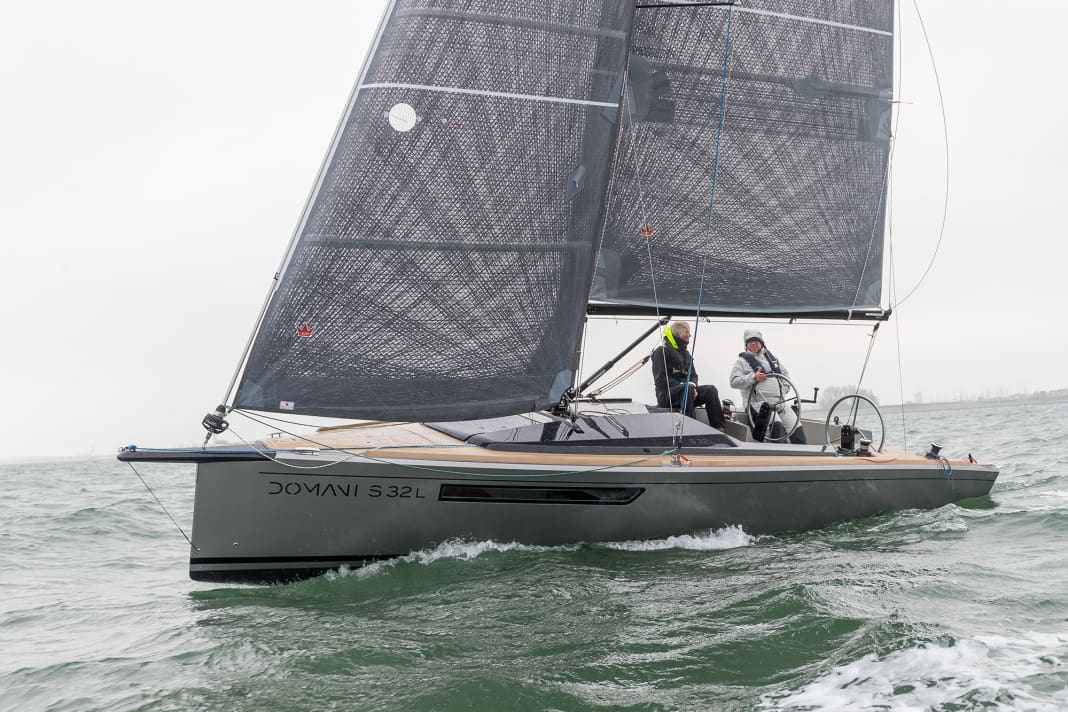 Colori coerenti, linee belle: Daysailer Domani S 32