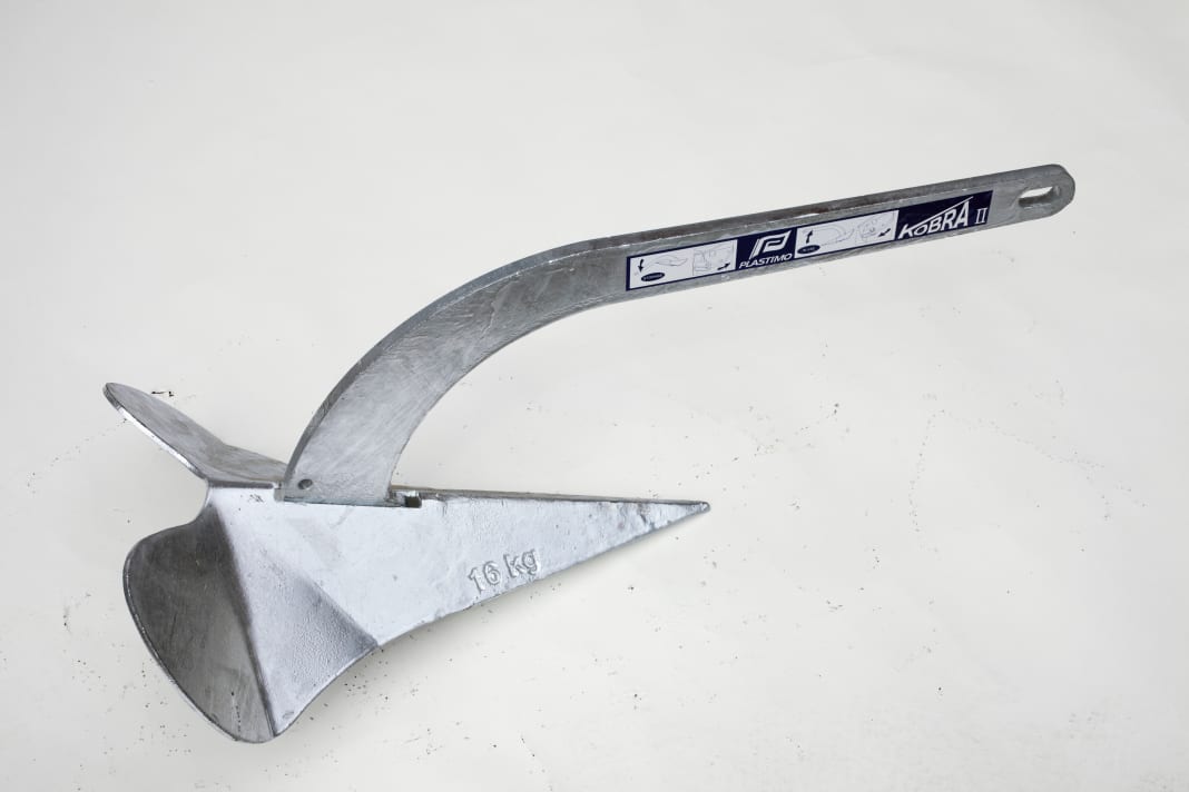 Ancre de charrue avec fonction de pliage du manche pour un rangement peu encombrant