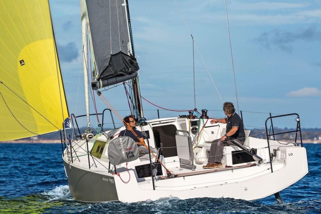 Popular sport. The Pogo 36 measures almost four metres across the stern. The dimensional stability is enormous, the boat can withstand a lot of pressure