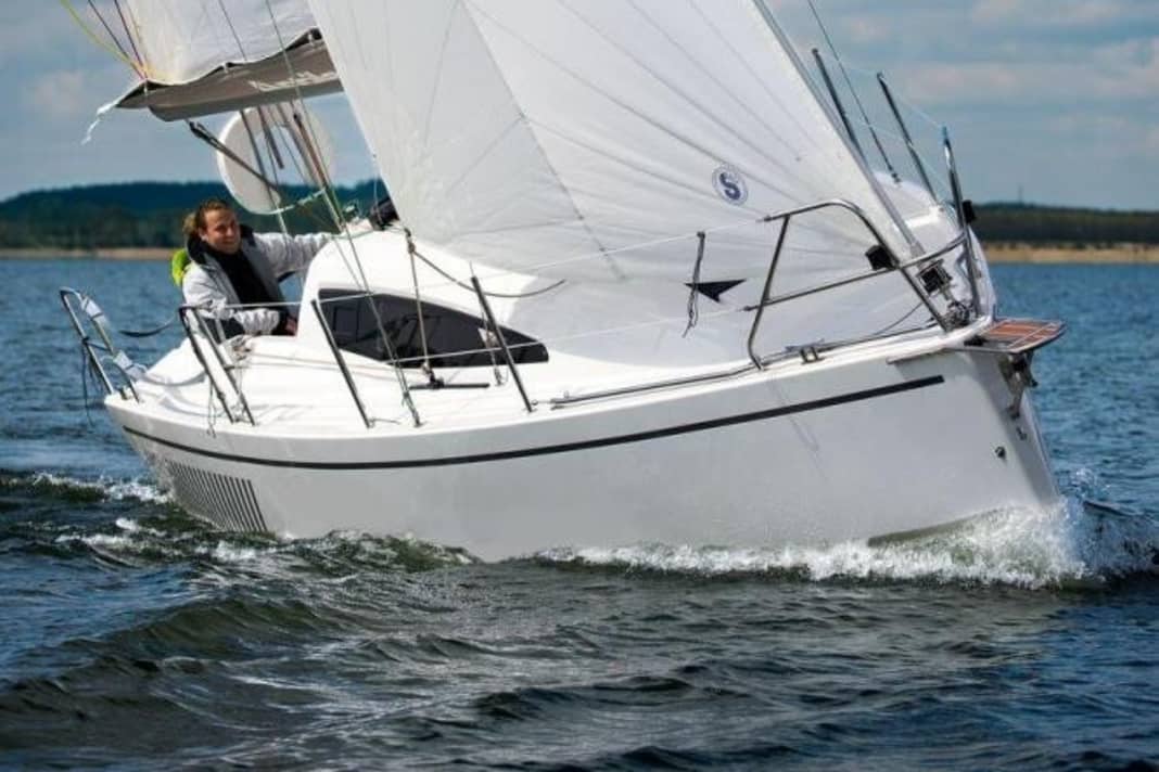Die 24er von Antila-Yachts kann auch mehr Brise vertragen. Entworfen ist sie aber für leichten Wind und wenig Welle