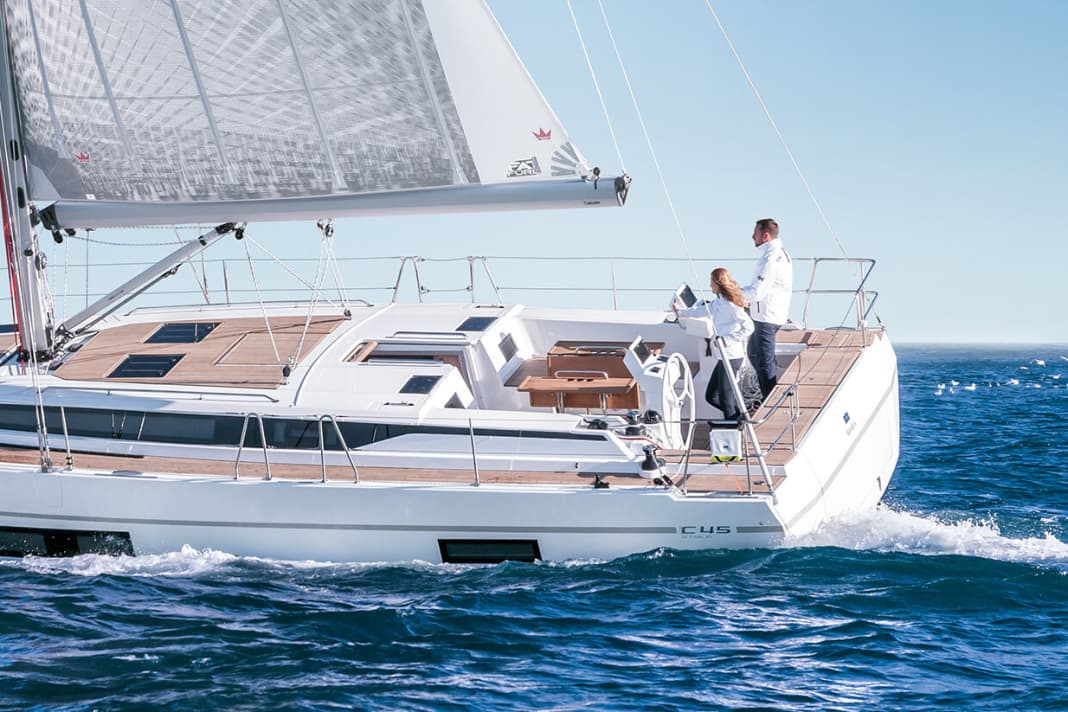 Die C 50 ist wie die C 45 mit einer Selbstwendefock und Unter-Deck-Furler ausgestattet