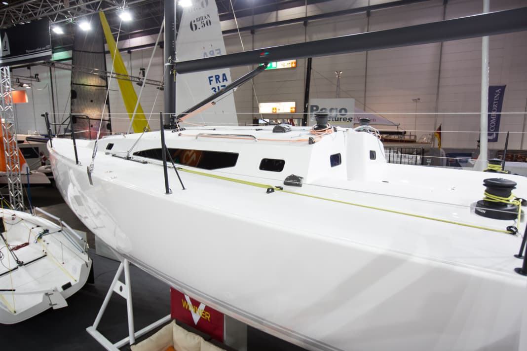 Familiar lines. The J/121 is very similar to its smaller sisters