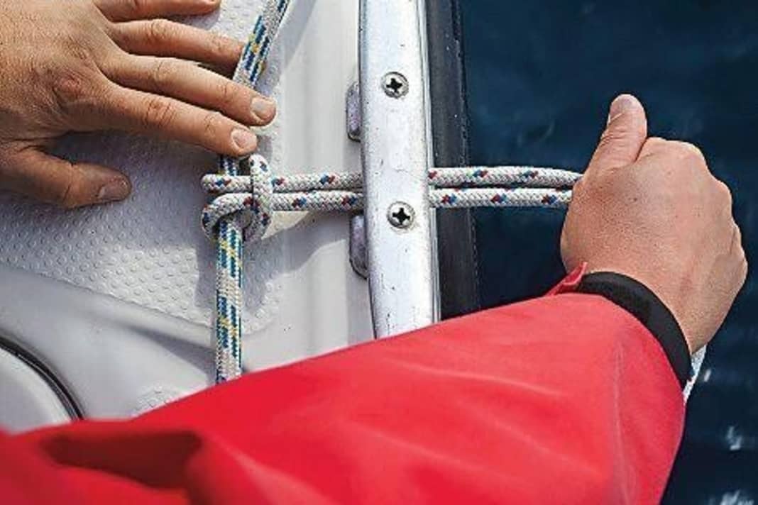 In eine starke Leine in die Mitte ein Auge knoten...