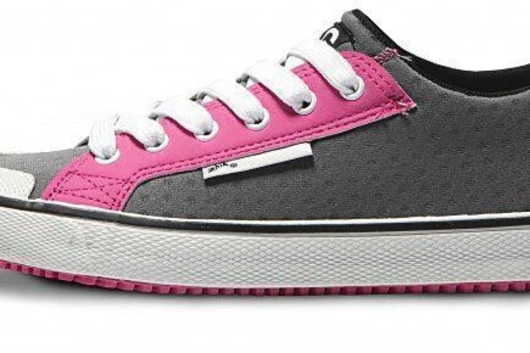 Zhik offers the ZKG neoprene shoe in different colours. The sole is colour-matched. Everything else as in the men's shoe test