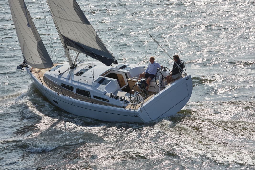 Moderne Linien: breites Heck mit Klappe, viel Volumen