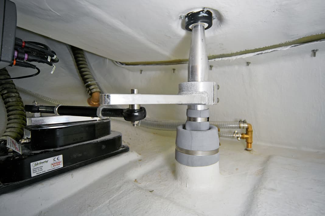 Hardly salvageable if overloaded: If the rudder shaft breaks, the coker is often torn out of the hull. The hole is large, and the amount of water flowing in is often too