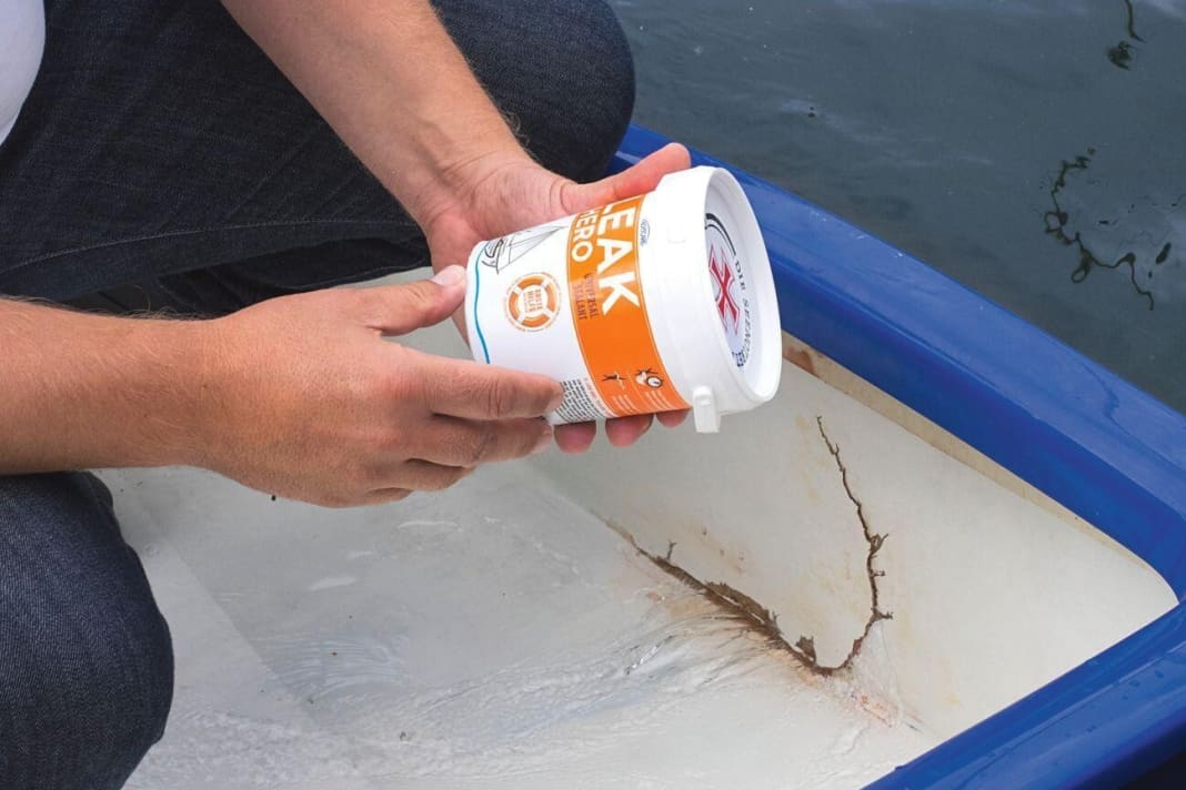 A long crack in the GRP, here in an Opti, allows large quantities of water to flow in. And this despite the fact that only half of the leak is under water