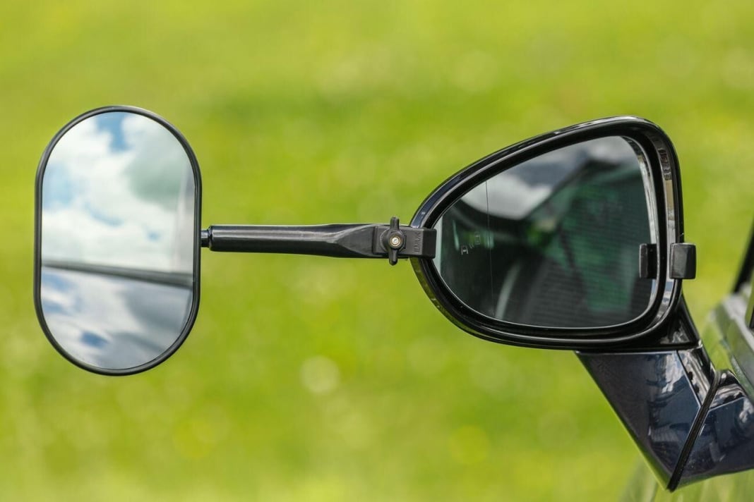 Estensione degli specchietti: spesso sono necessari specchietti aggiuntivi per poter vedere gli angoli posteriori del rimorchio. Assicurare un buon serraggio. L'alta qualità è fornita dallo specialista Emuk