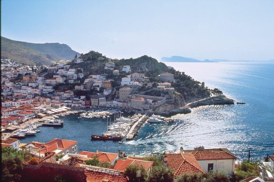 View of the harbour of Hydra. Not so crowded in the morning ...