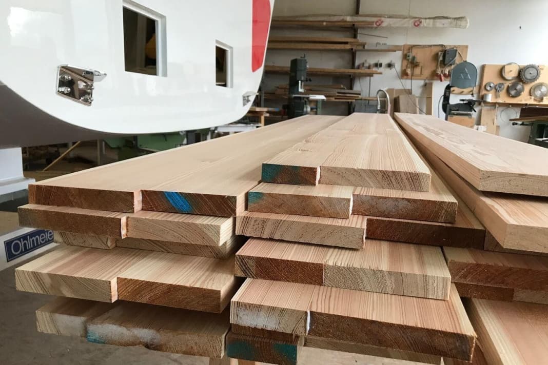 Startschuss: Aus diesen und weiteren Planken soll ein Boot entstehen
