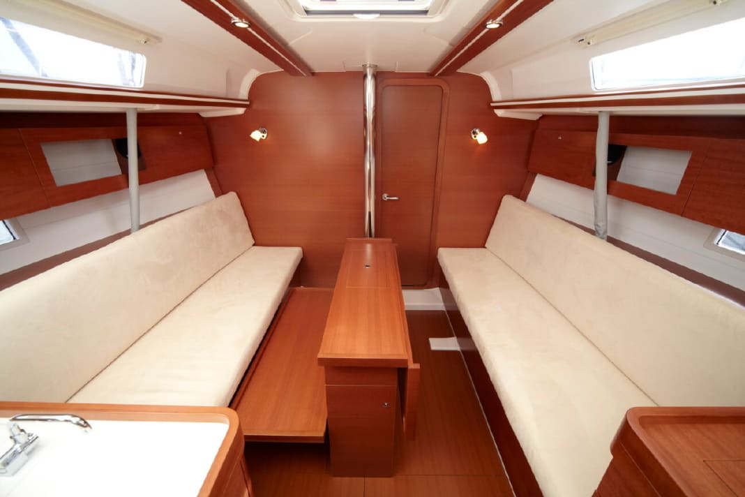 The symmetrical room layout in the saloon is common in the class