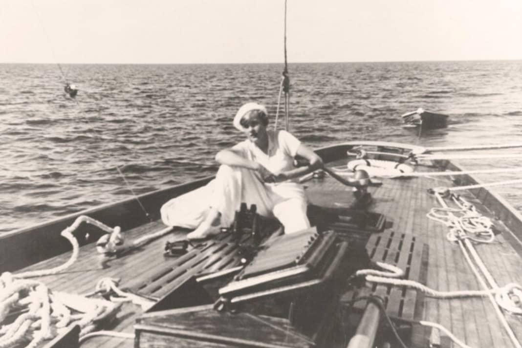 Hedwig Eschenburg al volante della Zwölfer che porta il suo nome