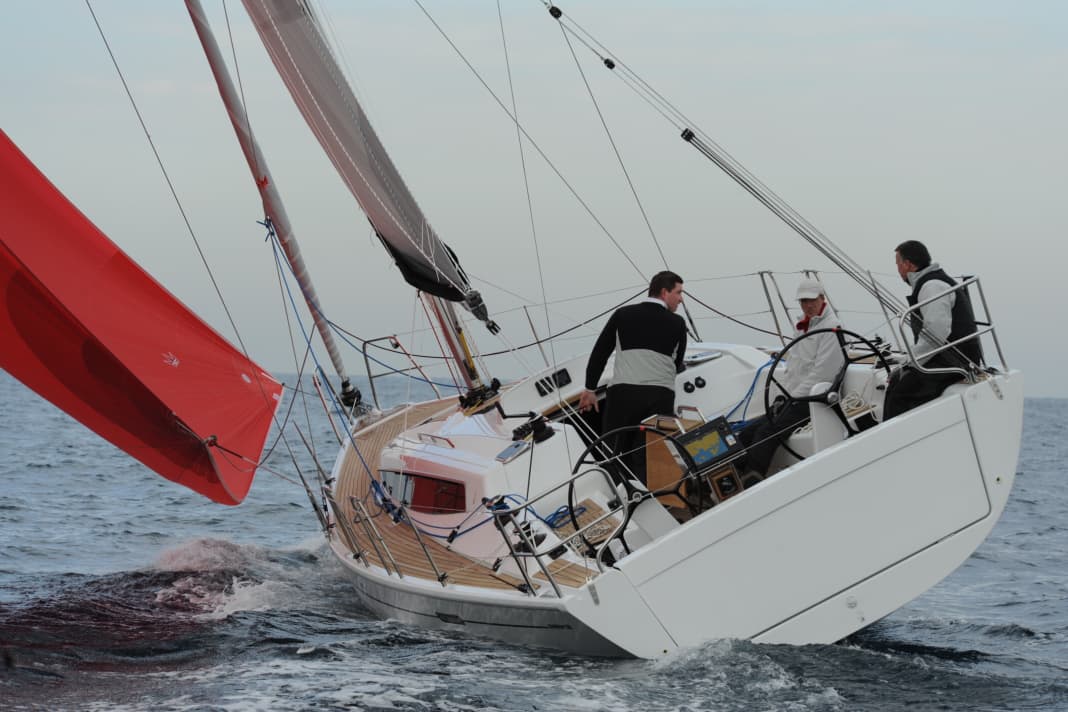 In the standard version: tailgate and aluminium rigging