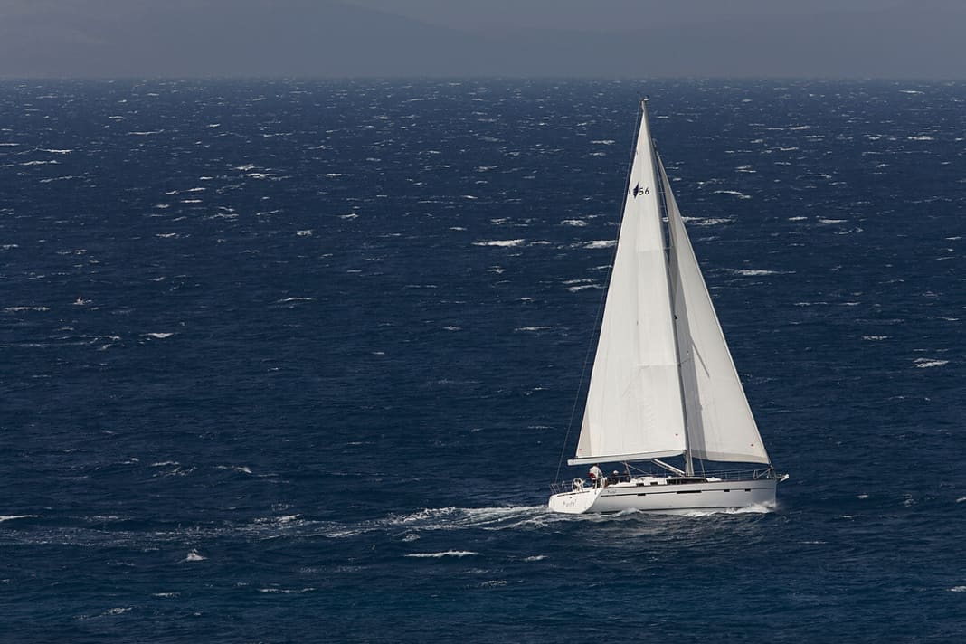Primo test con vento forte al largo di Port Alacati in Turchia