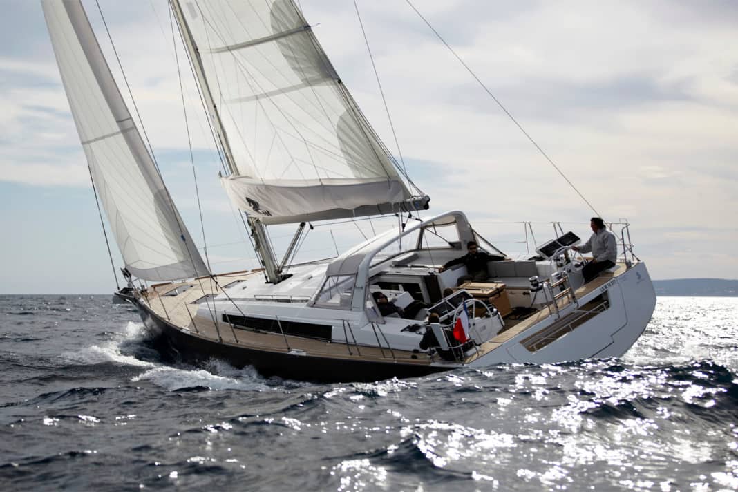 Individual feature I: Targa bracket for the mainsheet above the companionway