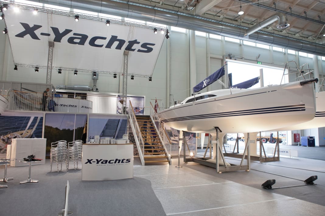 Avant l'ouverture du salon. Le XP-33 attend encore l'afflux de visiteurs