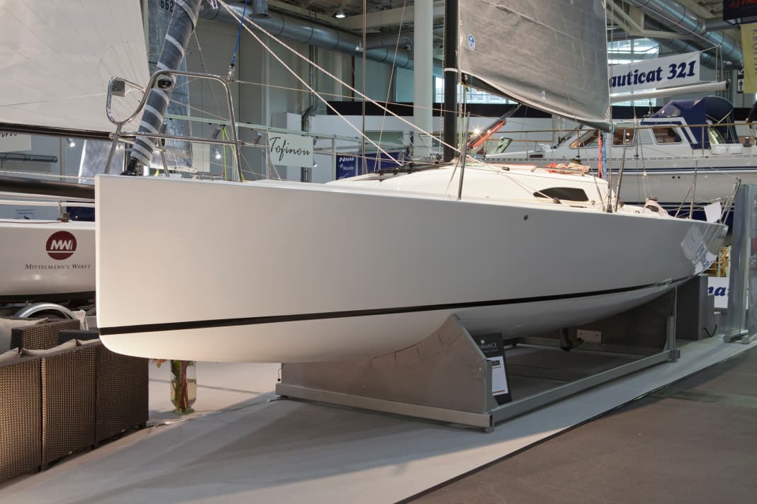 Linea di galleggiamento lunga, scafo subacqueo piatto