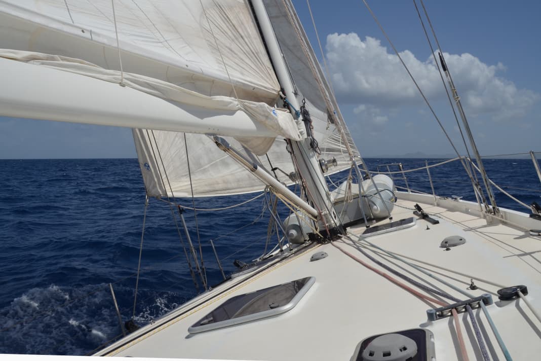 "Marlin" su una rotta di bolina. Le isole ABC sono davanti a noi