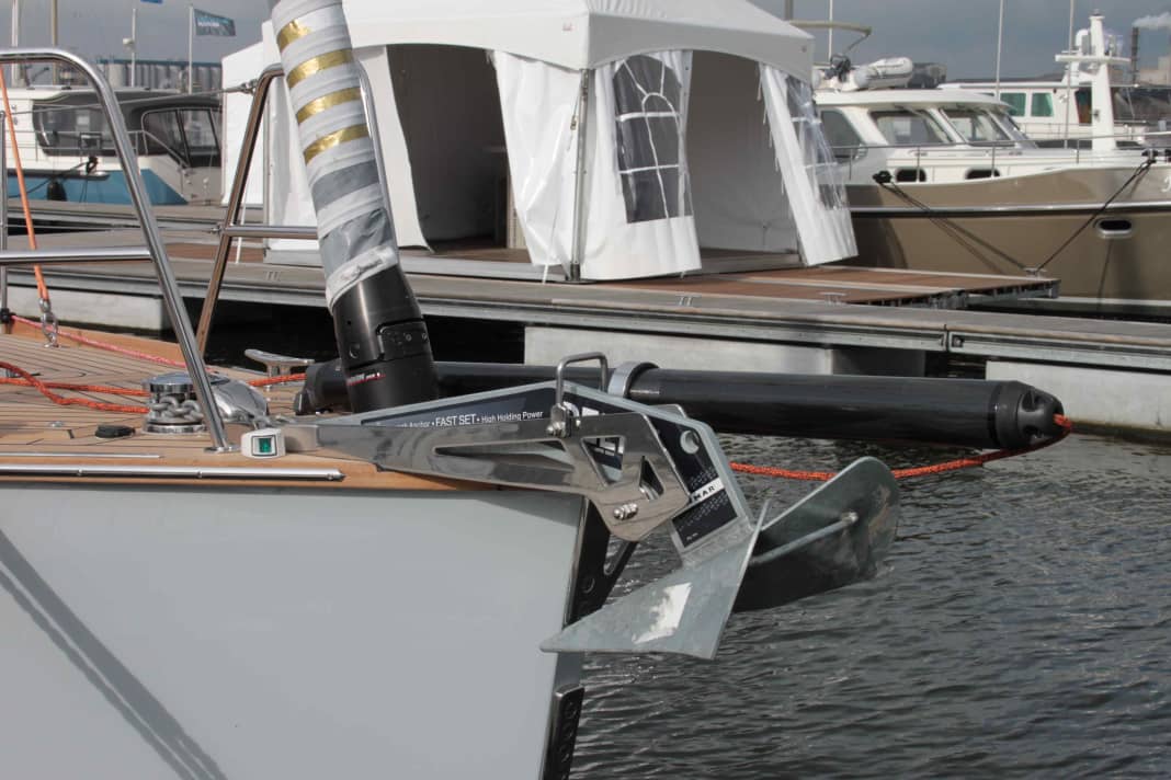 Tidy: recessed furling system, carbon bowsprit and anchor gallows