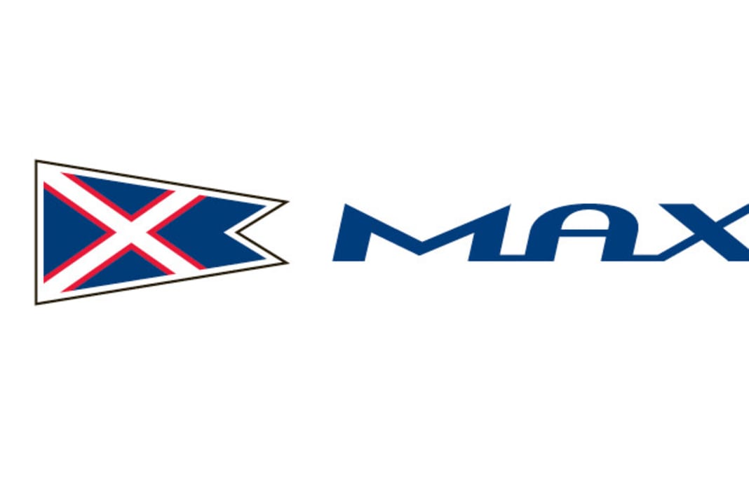 Prévu pour être un 1150, il a mûri pour devenir un Maxi 1200. Le beaupré fixe explique l'augmentation de la longueur.