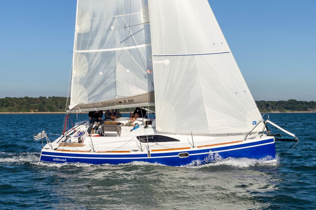 Sportlicher Segelplan. Die Malango 8.88 ist ausreichend betucht