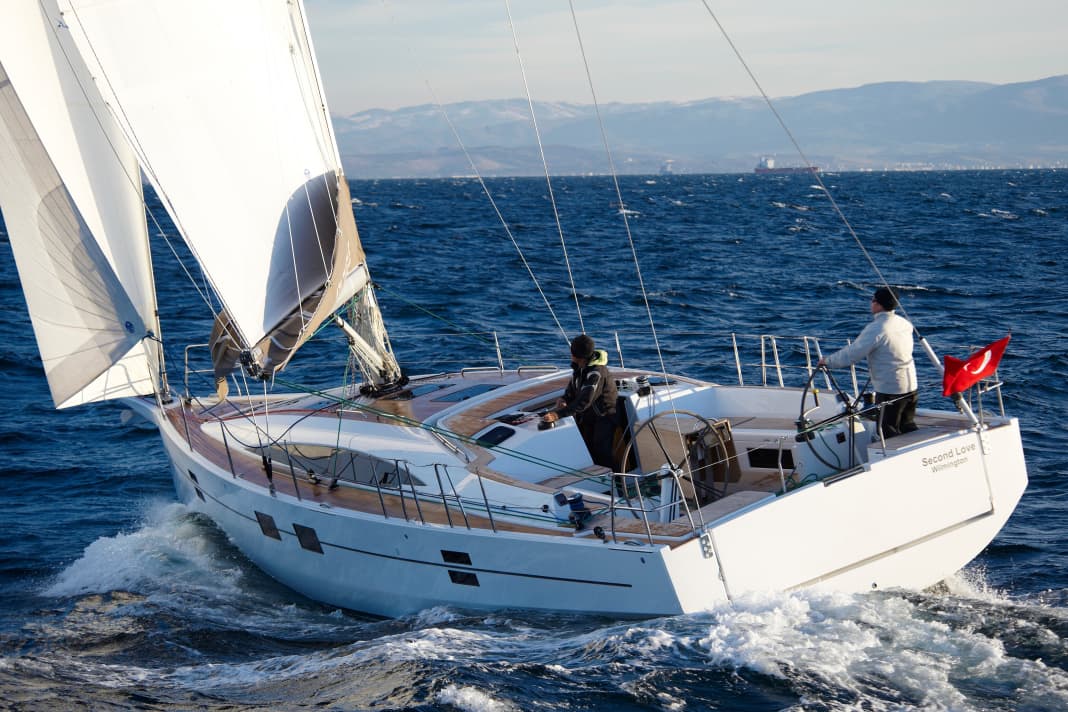 Wide stern, striking chines. However, the Azuree 46 is not quite as radical visually or conceptually as its smaller sisters, the Azuree 33 and 40
