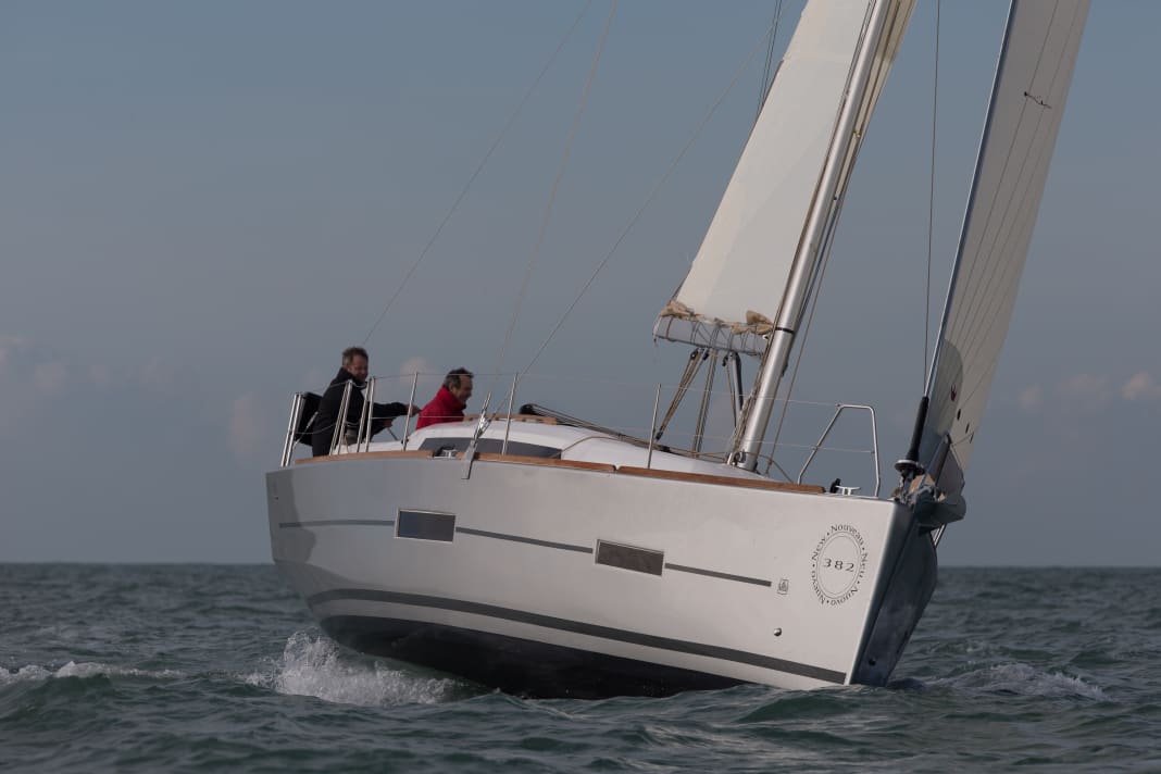 The large hull volume is visually concealed by the large hull windows