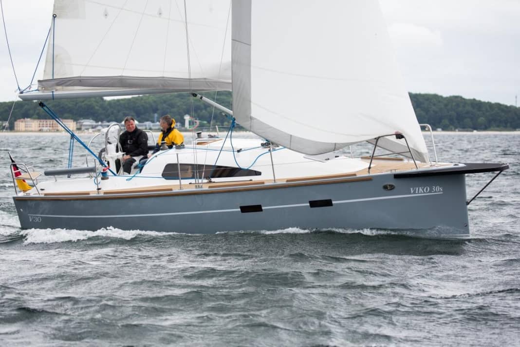 The Viko 30s has modern and pleasing lines. The platform at the bow is optional