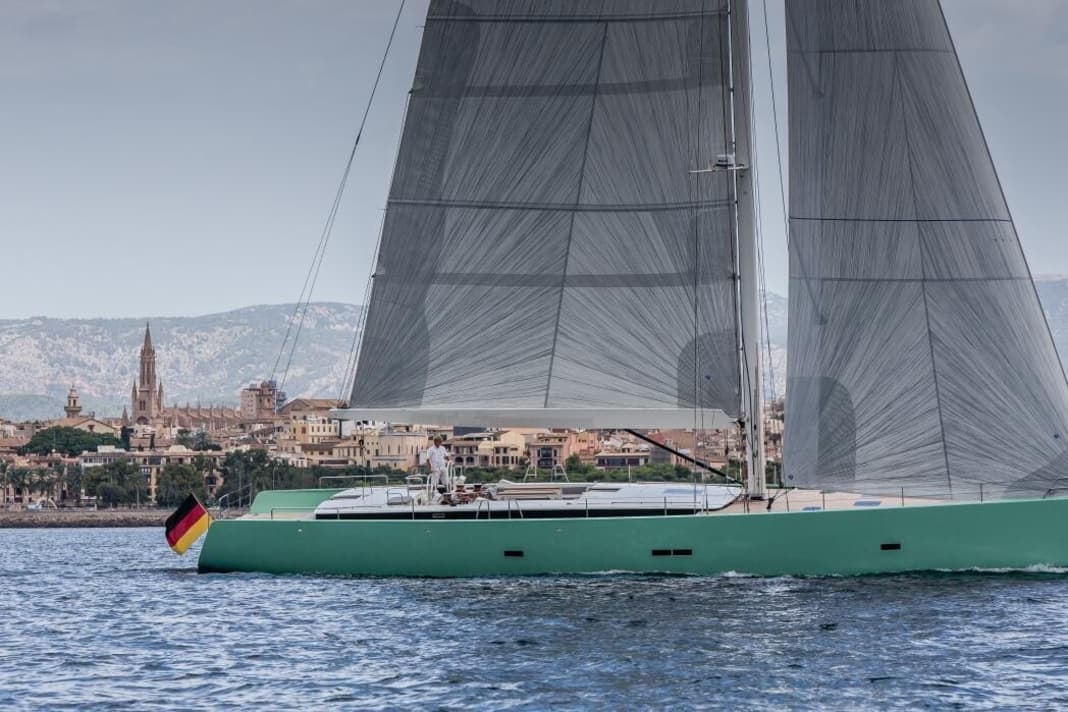 Couleurs offensives, look réduit : Brenta 80 DC devant Palma de Majorque