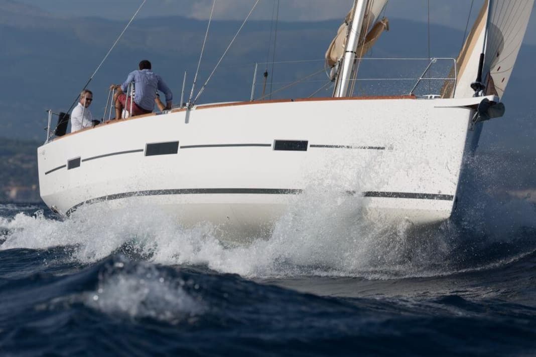 The Dufour 460 Grand'Large has no problems with wind and waves, even in rough conditions