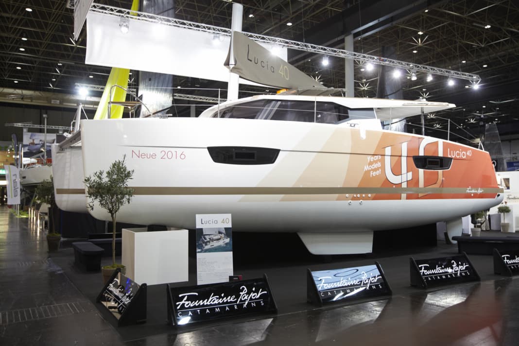 The new Lucia 40 is characterised by its large windows, voluminous hulls and the strongly negative deck projection